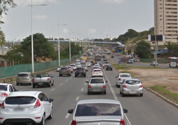 Resultado de imagem para trÃ¢nsito lento na Av. Paralela na unijorge