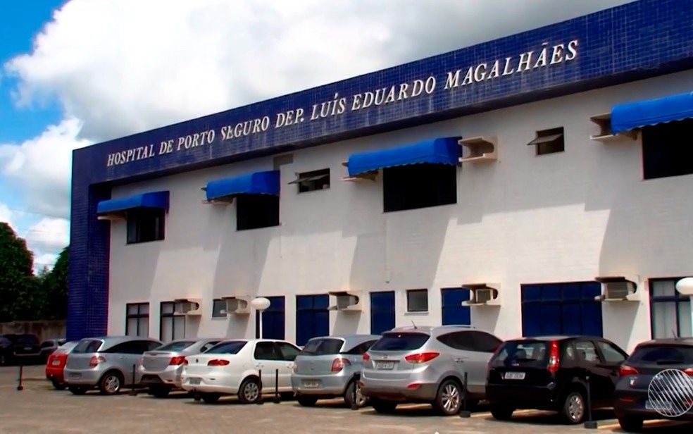 Turistas foram encaminhados para Hospital Luís Eduardo Magalhães, em Porto Seguro (Foto: Reprodução/TV Santa Cruz)