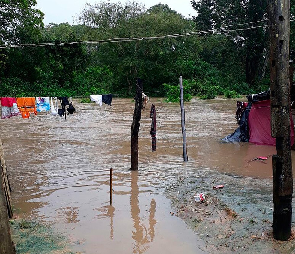 Chuva atingiu a cidade de Pau Brasil desde o último final de semana causou transtornos (Foto: João Brito/ Ascom Pau Brasil)