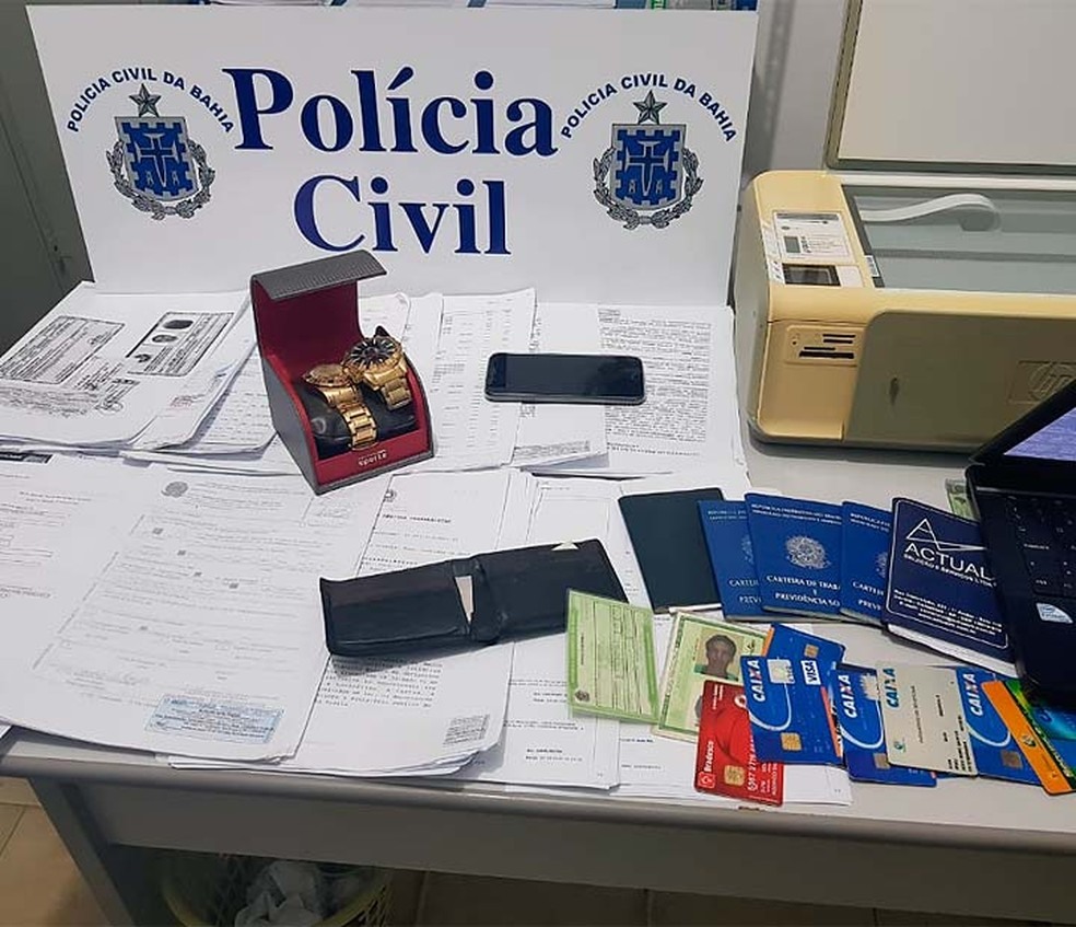 Homem foi preso na Bahia suspeito de golpe contra o Seguro Desemprego e uso de cartÃ£o clonado  (Foto: DivulgaÃ§Ã£o/PolÃ­cia Civil)