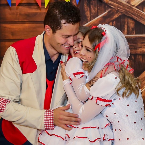 Pedro e Thais com Maria Sophia (Foto: Manuela Scarpa/Brazil News)