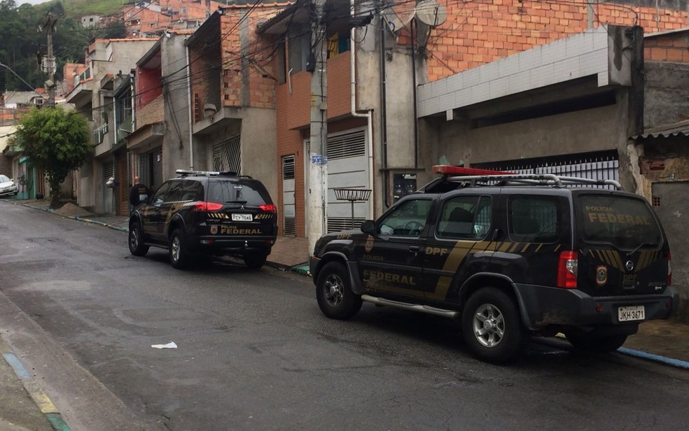 Agentes da PF fazem operaÃ§Ã£o contra trabalho anÃ¡logo Ã  escravidÃ£o em SÃ£o Bernardo do Campo (Foto: AbraÃ£o Cruz/TV Globo)