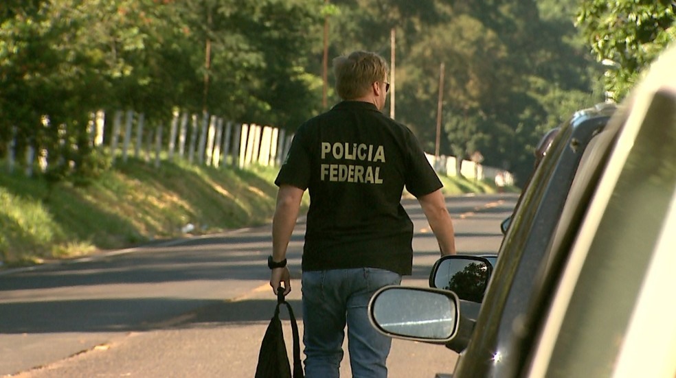 Agentes da PolÃ­cia Federal, que tÃªm a maior parte das vagas, cumprem mandados em operaÃ§Ãµes pelo paÃ­s (Foto: ReproduÃ§Ã£o/EPTV)