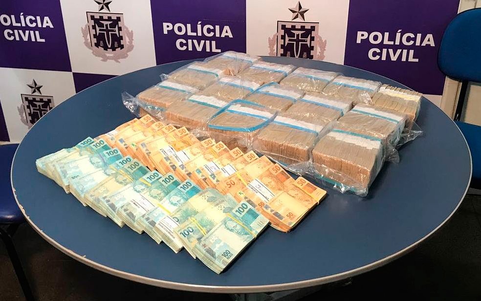 Quase um milhÃ£o de reais foi apreendido na casa da sogra de fundador de pirÃ¢mide financeira na Bahia (Foto: PolÃ­cia Civil/ DivulgaÃ§Ã£o)