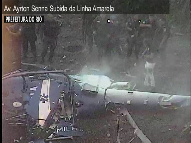 Helicóptero da PM do Rio cai e quatro policiais morrem (JN) (Foto: Globo)