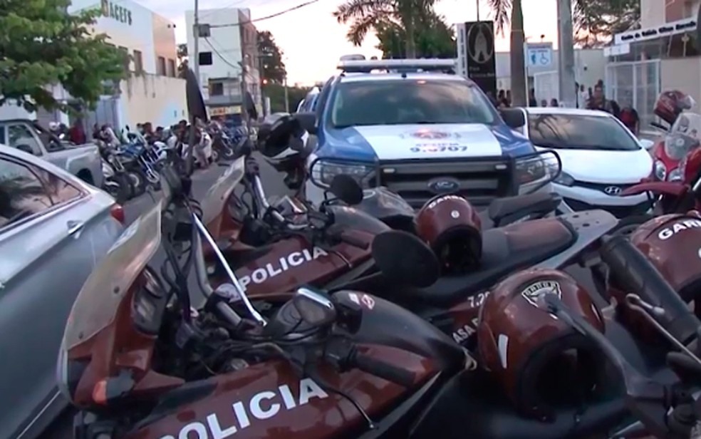 PolÃ­cia reforÃ§ou seguranÃ§a atrÃ¡s de suspeitos (Foto: ReproduÃ§Ã£o / TV SubaÃ©)