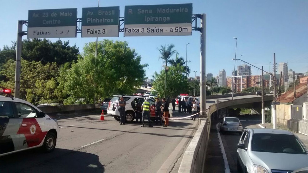 Resultado de imagem para PM suspeito de exigir propina morre a caminho da Corregedoria em SP