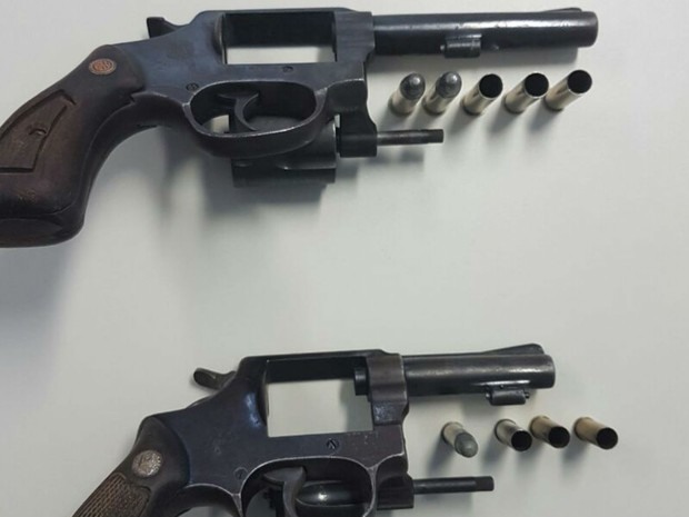 Polícia disse ter apreendido duas armas de fogo com suspeitos mortos em Feira  (Foto: Divulgação/Polícia Civil)