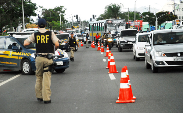 Resultado de imagem para fotos de blitz da policia rodovia federal