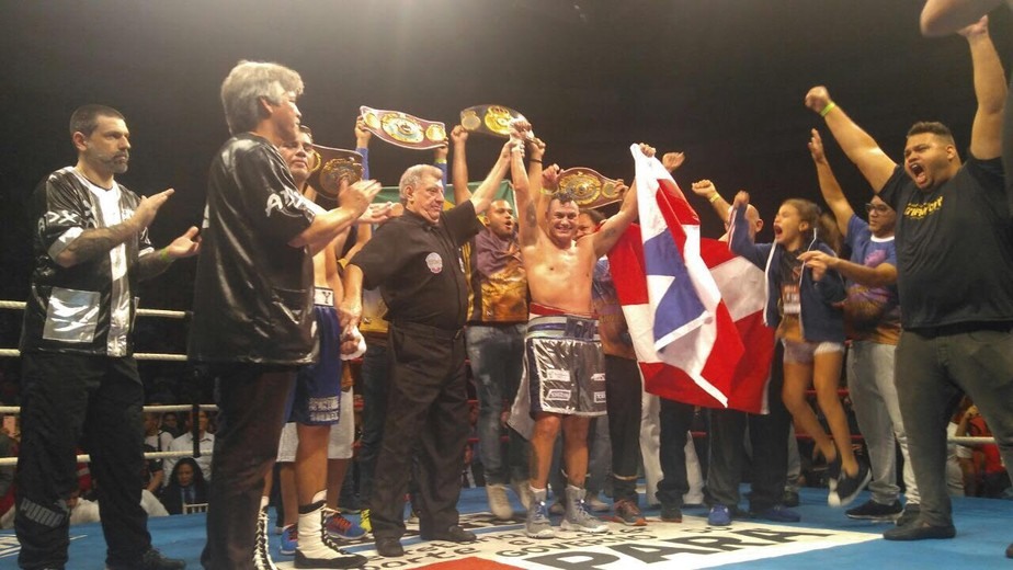 Popó cai, levanta, vence por pontos, e se emociona em despedida do boxe