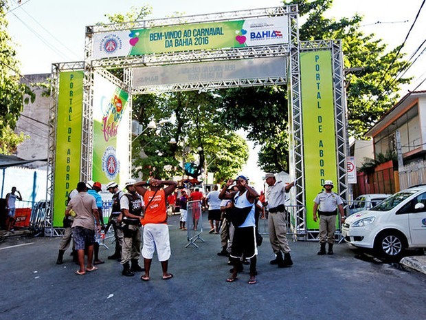 Resultado de imagem para fotos de portais de acesso do carnaval de salvador