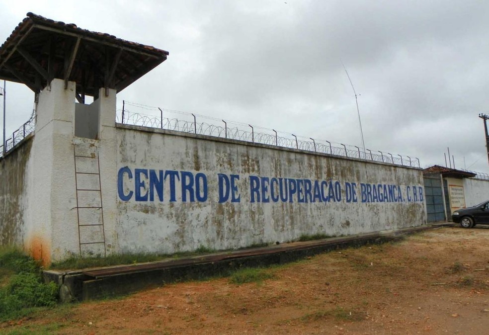 PresidiÃ¡rios queimaram colchÃµes e depredaram parte das celas.   (Foto: Susipe)