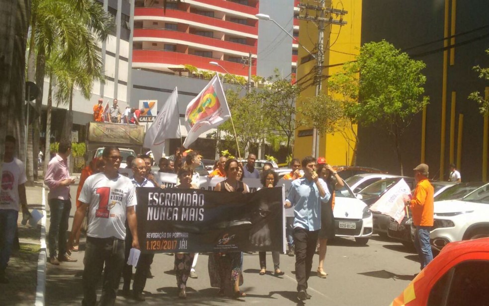 Categoria fez protesto na manhã desta quarta-feira, em frente à superintendência (Foto: Divulgação/ Sinait)