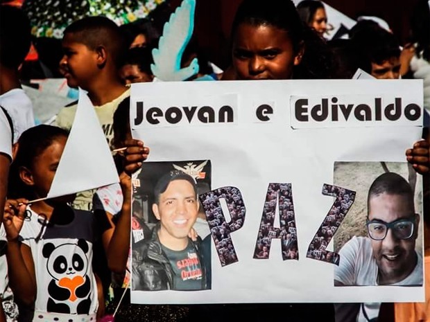 Dois homens foram enconrados carbonizados dentro de carro em Santaluz, no nordeste da Bahia (Foto: Jonathas Ferreira/ Site Notícias de Santaluz)