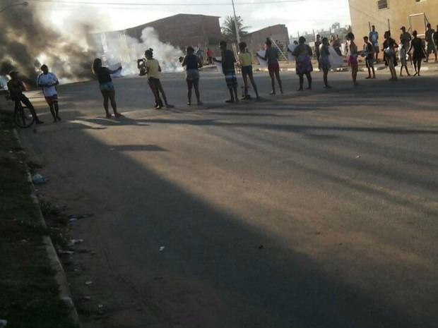 Crime provocou protesto em Feira de Santana nesta quinta-feira  (Foto: Divulgação / PM)