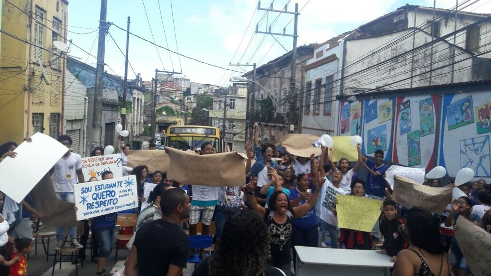 Protesto na Ladeira da Soledade, em Salvador (Foto: Vanderson Nascimento/TV Bahia)