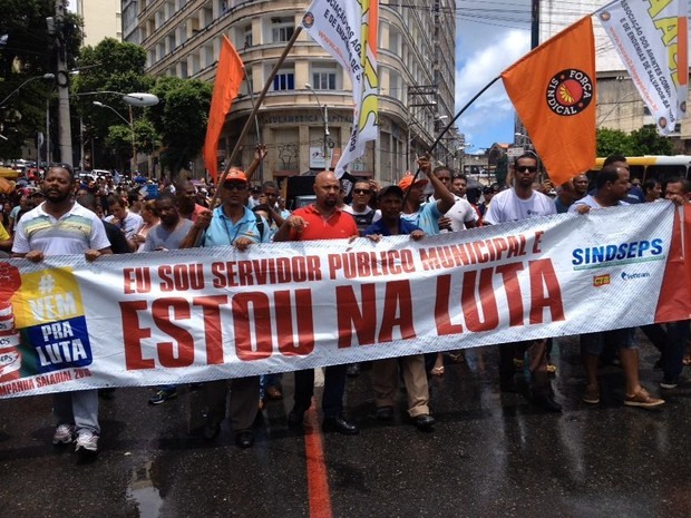 Resultado de imagem para Professores municipais de Salvador decidem manter greve em assembleia e realizam nova caminhada