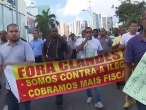 Protesto de taxistas em Salvador (Foto: Reprodução/TV Bahia)