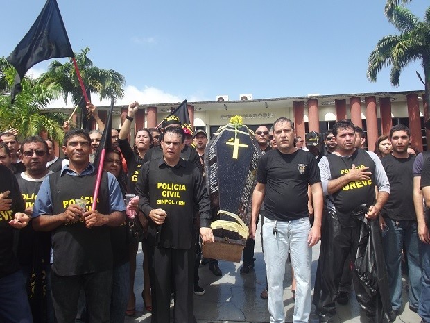 Resultado de imagem para fotos dos policiais do rio grande do norte em greve