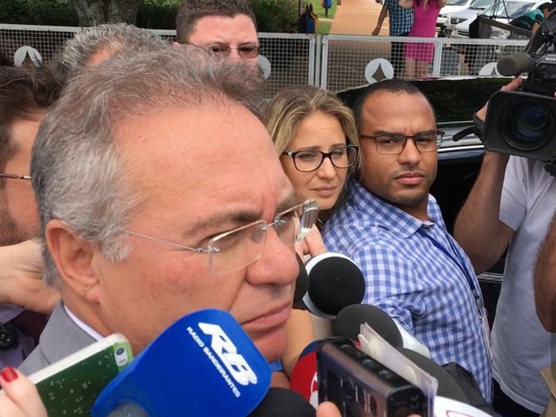 Renan Calheiros falou com a imprensa após reunião com Dilma Rousseff (Foto: Gustavo Garcia/G1)