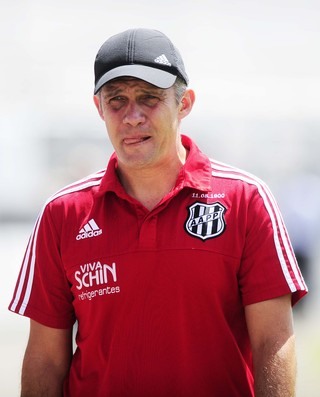 Eduardo Baptista, técnico da Ponte Preta (Foto: Marcos Ribolli)