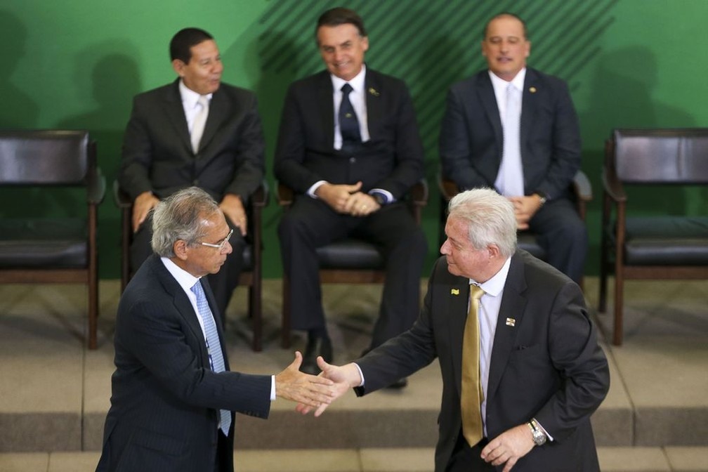 Rubem Novaes (primeiro plano, Ã  direita) foi empossado nesta segunda (7) por Paulo Guedes no comando do Banco do Brasil em cerimÃ´nia no PalÃ¡cio do Planalto â?? Foto: Marcelo Camargo/AgÃªncia Brasil