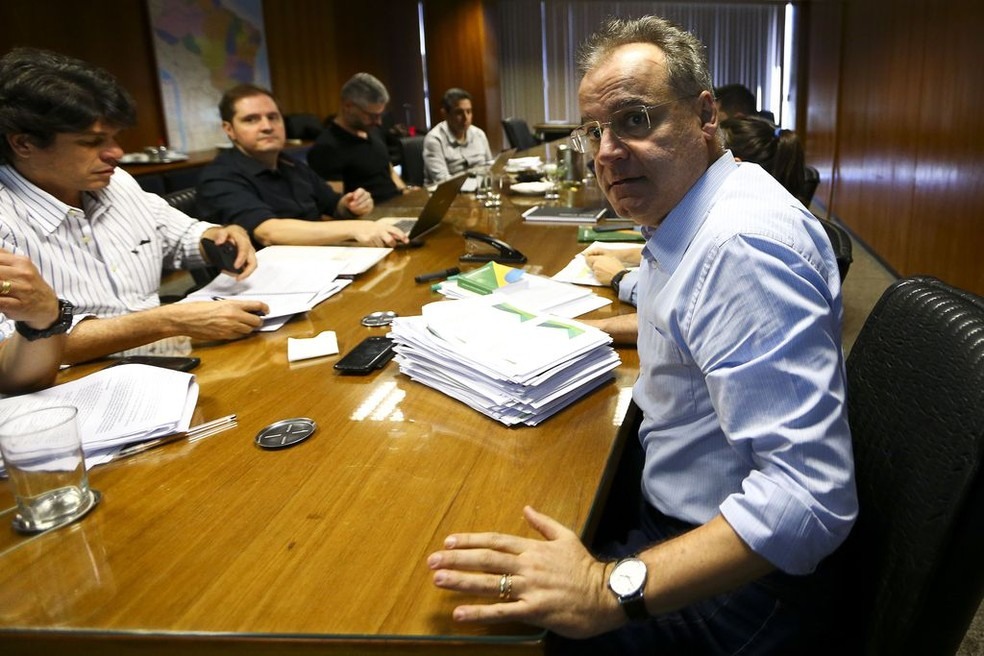 O relator da comissÃ£o especial da Reforma da PrevidÃªncia, Samuel Moreira, durante reuniÃ£o com tÃ©cnicos no MinistÃ©rio da Economia â?? Foto: Marcelo Camargo/AgÃªncia Brasil