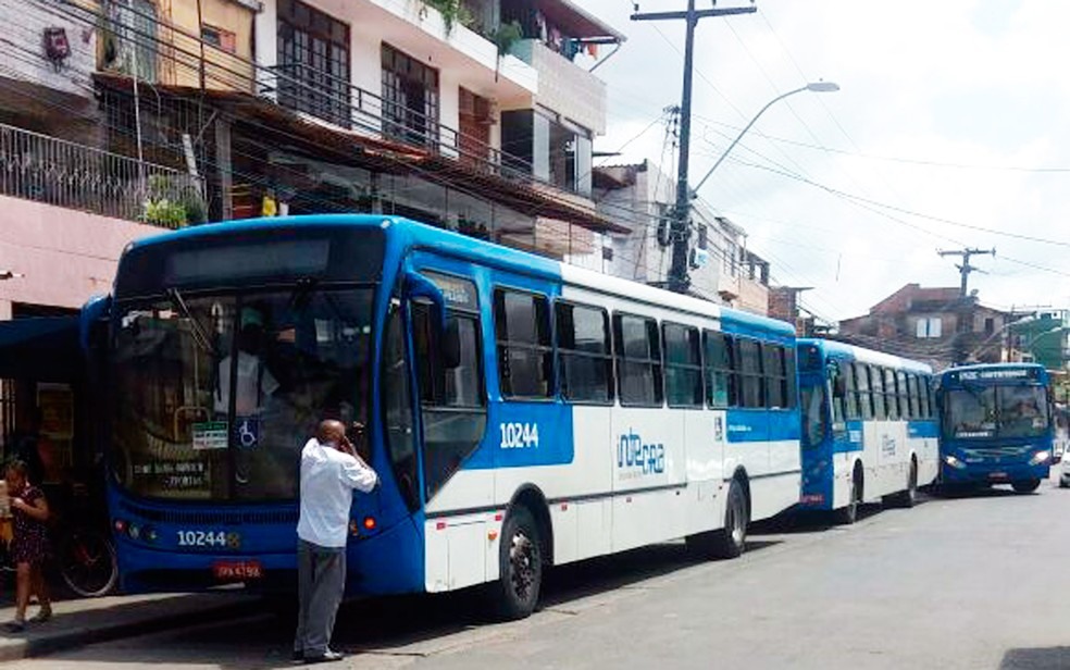 Ônibus também voltaram a entrar no bairro de Santa Mônica (Foto: Mayara Magalhães/TV Bahia)