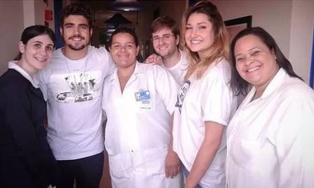 Caio Castro e Sasha Meneghel no Hospital do Câncer de Barretos em 2016