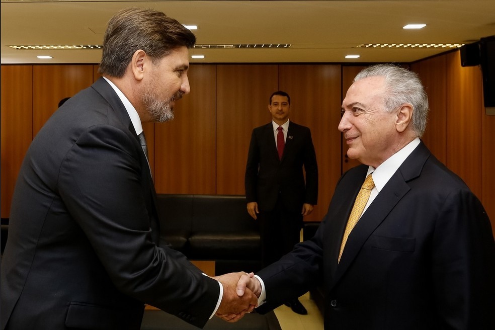 O diretor-geral da PF, Fernando Segovia, e o presidente Michel Temer, em imagem de novembro de 2017 (Foto: Marcos Corrêa/PR)