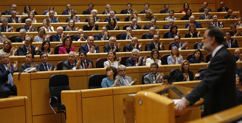 Senado espanhol ouve o primeiro-ministro Rajoy antes de aprovar a ativação do artigo 155 (Foto: AP Photo/Paul White)