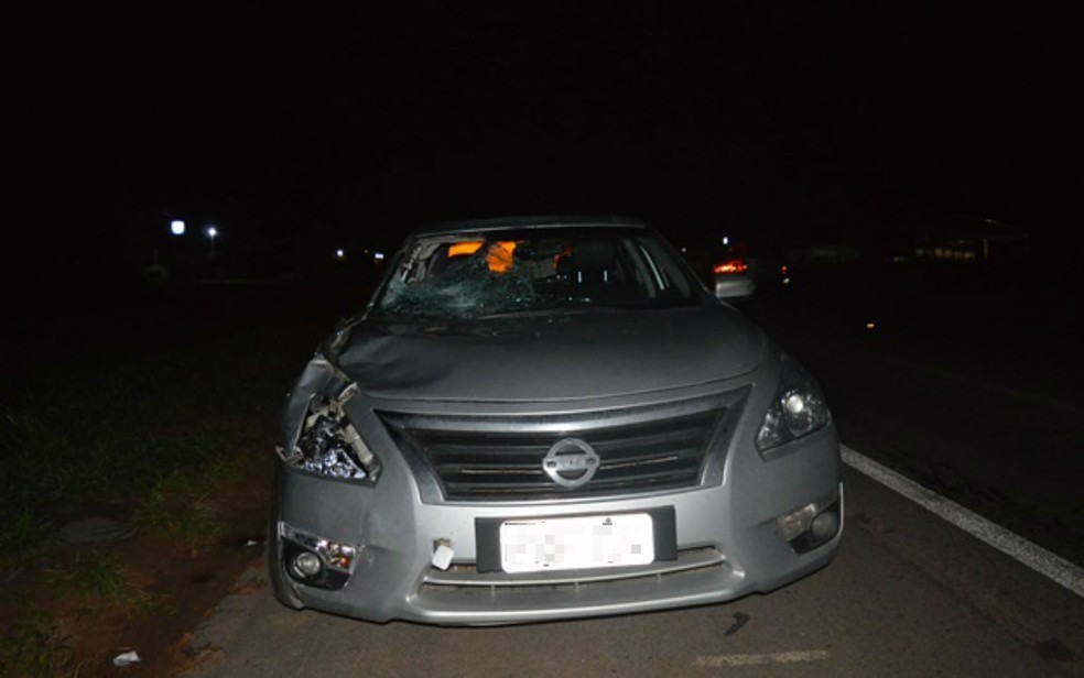 Motorista tentou evitar colisão mas não conseguiu (Foto: Elvis Araújo/Blog Braga)