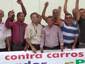 Taxistas em protesto no CAB, Bahia (Foto: Reprodução/ TV Bahia)