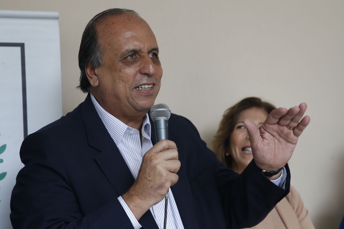  O governador Luiz Fernando PezÃ£o fala durante evento de inauguraÃ§Ã£o unidade carioca da escola Le Cordon Bleu, em Botafogo, na zona sul da cidade.