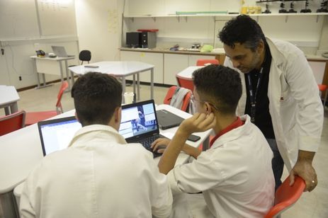 Alunos da Escola Sesc de Ensino MÃ©dio durante aula, na Barra da Tijuca, zona oeste do Rio.