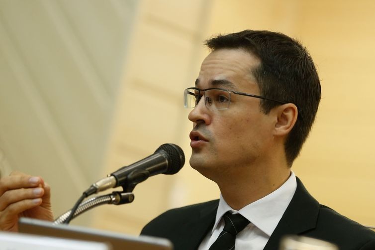 O procurador Deltan M. Dallagnol fala durante seminÃ¡rio da EMERJ, no Tribunal de JustiÃ§a, no centro do Rio. 