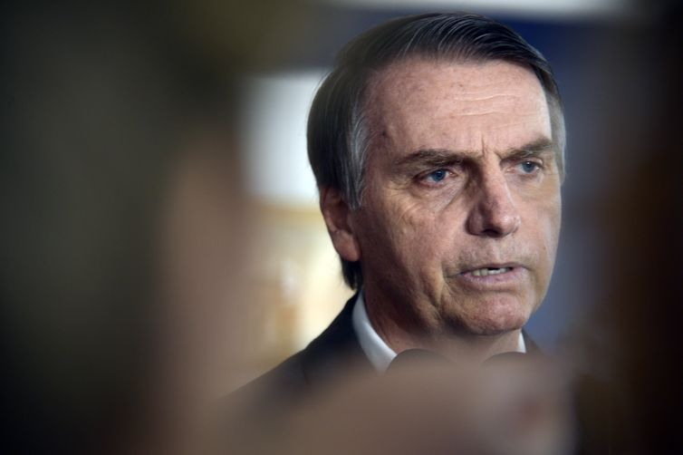 O candidato do PSL Ã  PresidÃªncia da RepÃºblica, Jair Bolsonaro, fala Ã  imprensa.