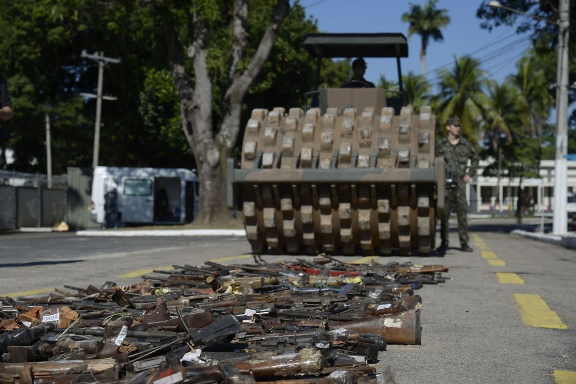 8.549 armas obsoletas e sem condiÃ§Ãµes de uso na atividade policial sÃ£o destruÃ­das como parte das aÃ§Ãµes estruturantes conduzidas pelo Gabinete de IntervenÃ§Ã£o Federal, no BatalhÃ£o de ManutenÃ§Ã£o e Suprimento de Armas do ExÃ©rcito, na Vila Militar,