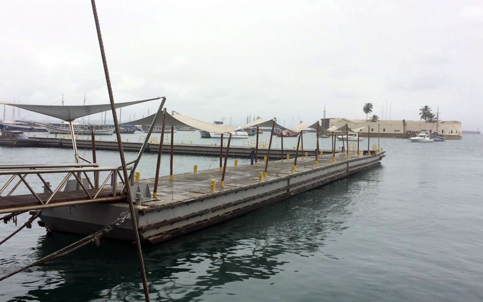 Ponte do terminal NÃ¡utico de Salvador, no bairro do ComÃ©rcio de onde saem as escunas do passeio para as ilhas (Foto: Rafael Teles/G1)