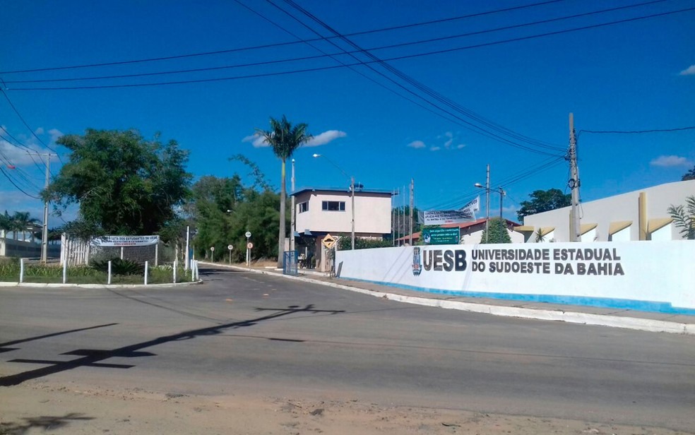 Sete estudantes da Uesb são expulsos por fraude em cotas quilombolas. (Foto: Carol Pimenta/TV Sudoeste)