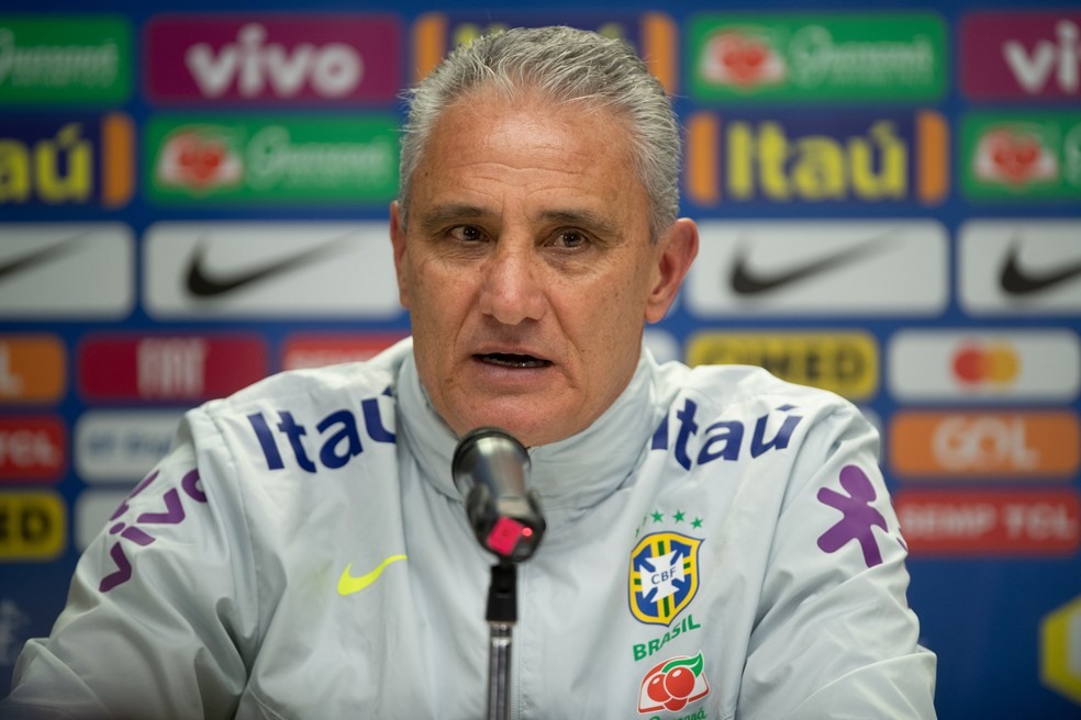 Tite durante coletiva da SeleÃ§Ã£o em Praga â?? Foto: Pedro Martins / MoWA Press