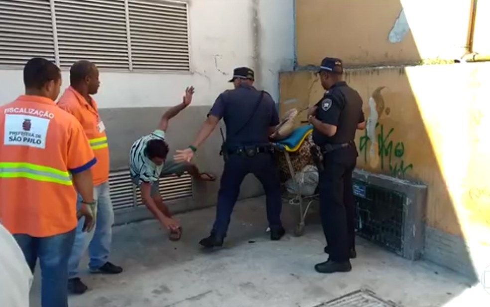 Samir foi agredido por Guarda Civil Metropolitano e teve punho fraturado (Foto: Reprodução/TV Globo)