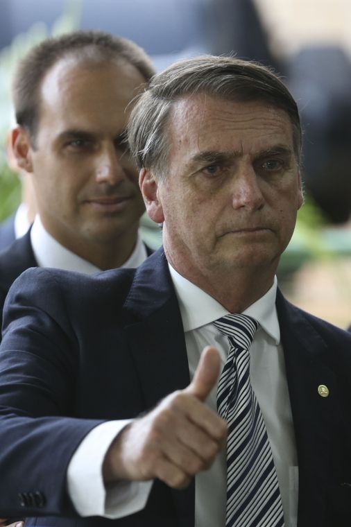 O presidente eleito Jair Bolsonaro fala Ã  imprensa no Centro de Cultura Banco do Brasil (CCBB), sede do governo de transiÃ§Ã£o, em BrasÃ­lia.