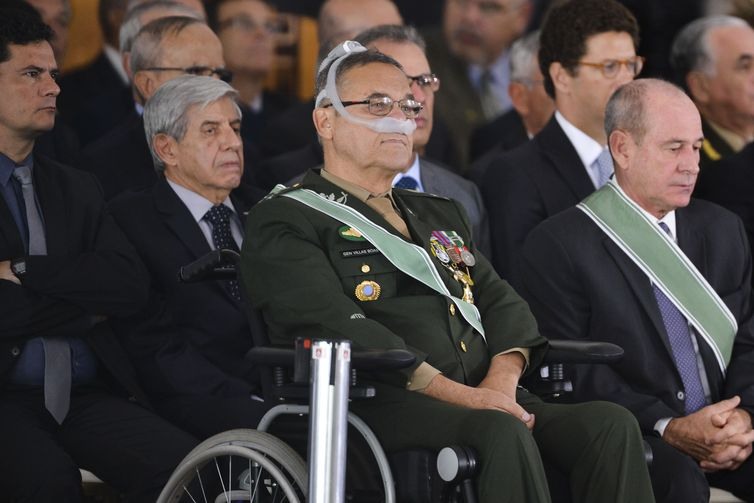 O Presidente Jair Bolsonaro participa da  solenidade de passagem de Comando do ExÃ©rcito do general Eduardo Dias da Costa Villas BÃ´as ao general Edson Leal Pujol.