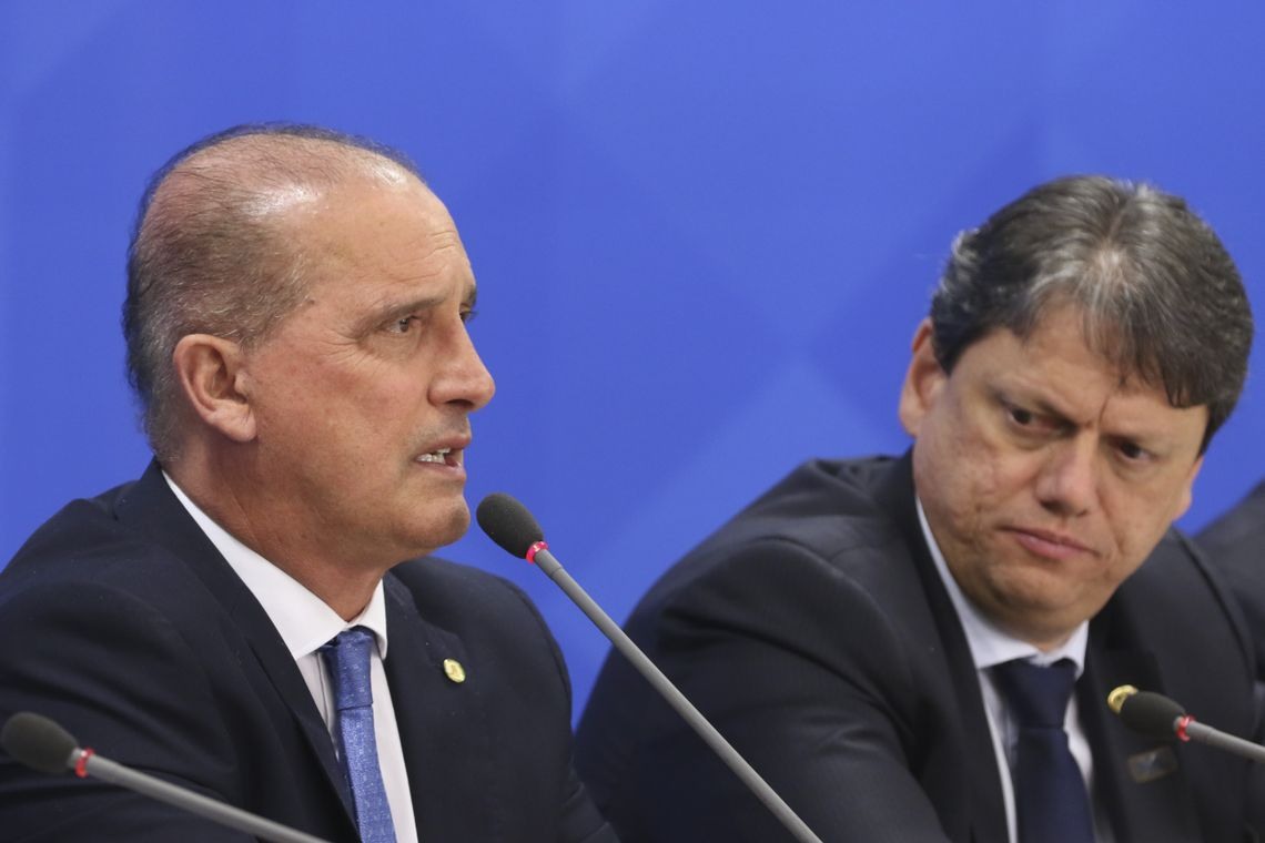 Os ministros da Casa Civil, Onyx Lorenzoni, e o da Infraestrutura, Tarcisio Gomes de Freitas, durante entrevista Ã  imprensa no PalÃ¡cio do Planalto,sobre as empresas pÃºblicas que serÃ£o incluÃ­das na lista de privatizaÃ§Ã£o atÃ© o final do ano.