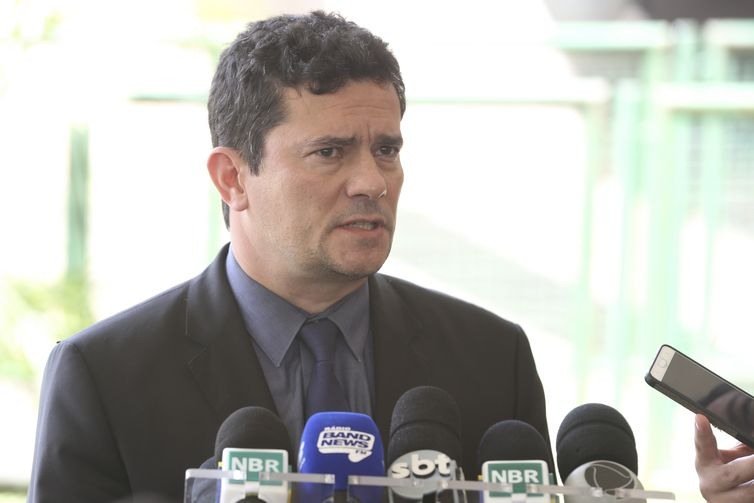 O coordenador do Grupo TÃ©cnico de JustiÃ§a, SeguranÃ§a e Combate Ã  CorrupÃ§Ã£o do Gabinete de TransiÃ§Ã£o Governamental, Sergio Moro, fala Ã  imprensa, no CCBB.