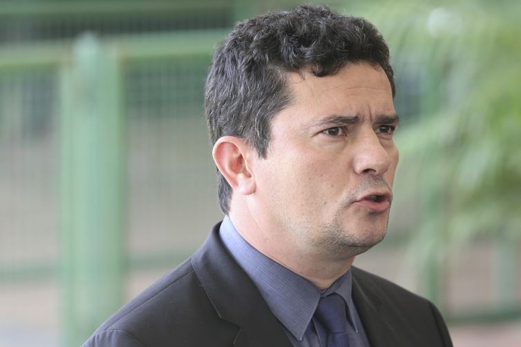 O coordenador do Grupo TÃ©cnico de JustiÃ§a, SeguranÃ§a e Combate Ã  CorrupÃ§Ã£o do Gabinete de TransiÃ§Ã£o Governamental, Sergio Moro, fala Ã  imprensa, no CCBB.