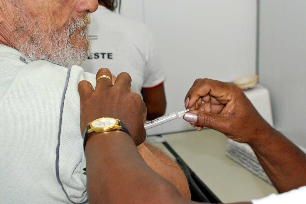 Campanha de vacinaÃ§Ã£o contra a gripe comeÃ§a no dia 23 de abril (Foto: Leonardo Rattes/Ascom Saude GovBa)