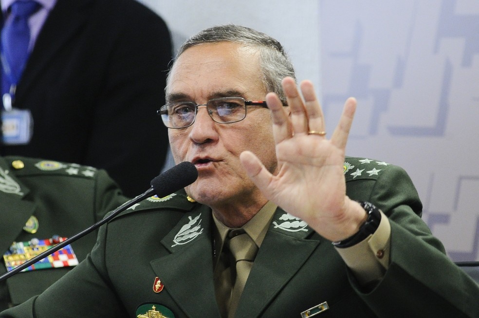 Resultado de imagem para Comandante do Exército diz que uso de militares em segurança é "perigoso"