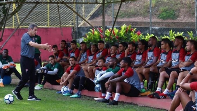 Resultado de imagem para ApÃ³s rebaixamento, jogadores do VitÃ³ria ganham folga